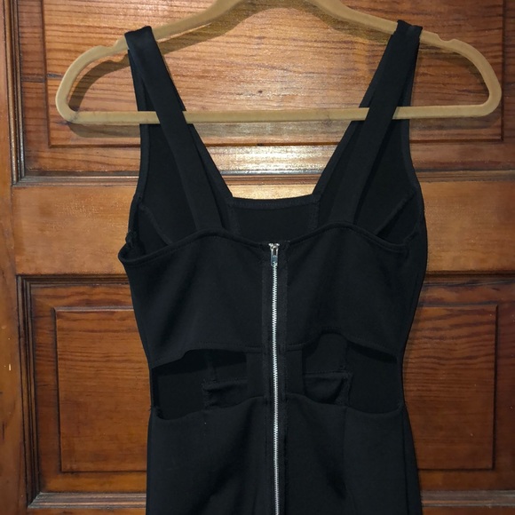 Black mini dress with open back and front - Picture 5 of 8